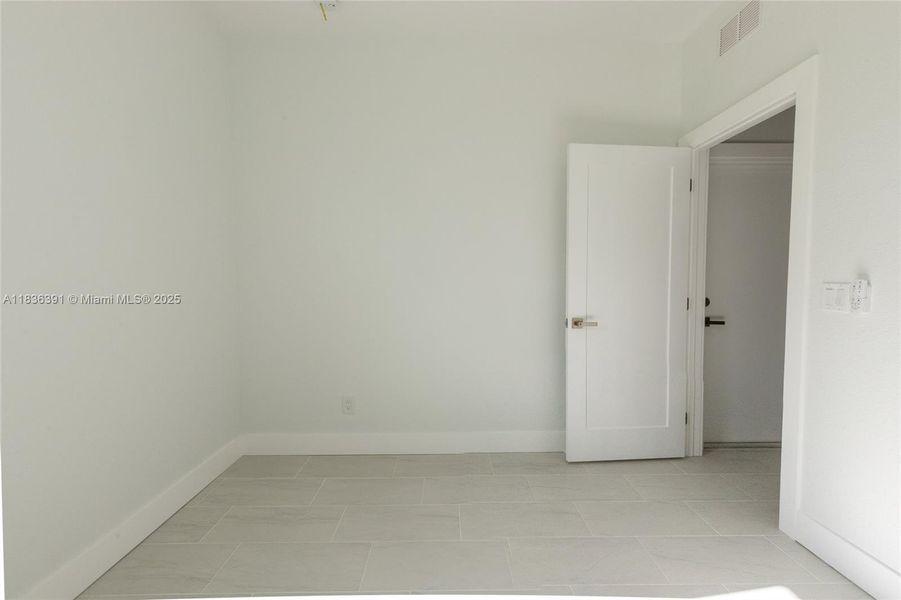 Spacious, unfurnished interior of a new home in , Lake Placid (Image 32).