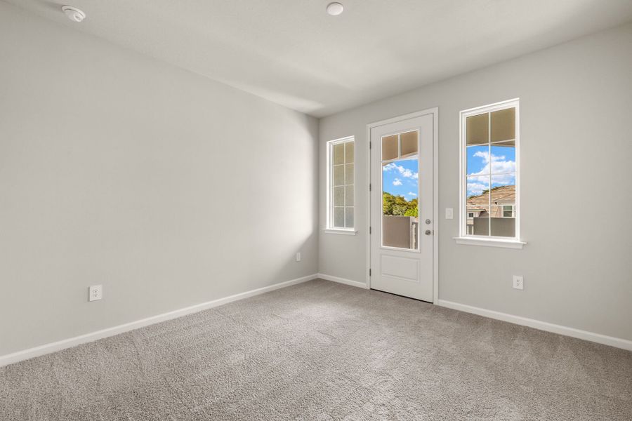 Spacious, unfurnished interior of a new home in Arboretum, Naples (Image 14).