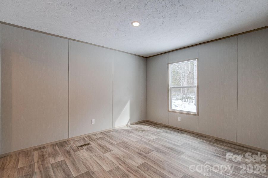 Spacious, unfurnished interior of a new home in , Chester (Image 29).