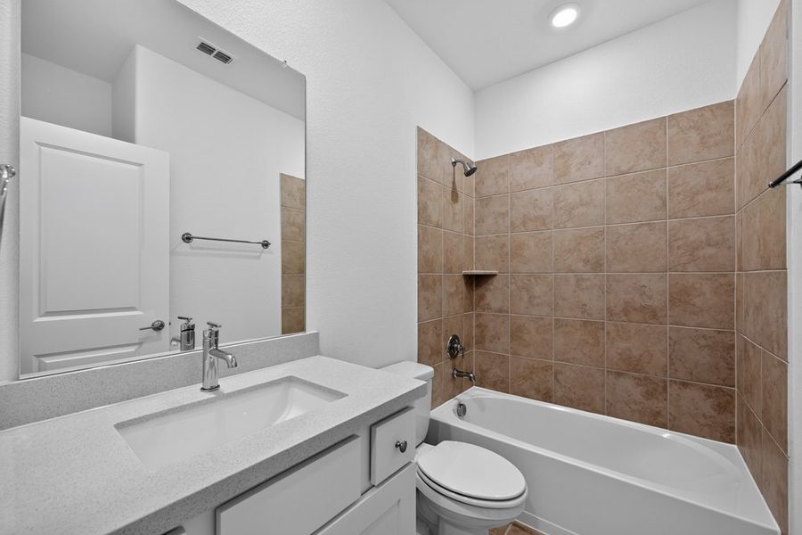 Furnished interior view inside a new home in Madero 50s, Fort Worth (Image 9).