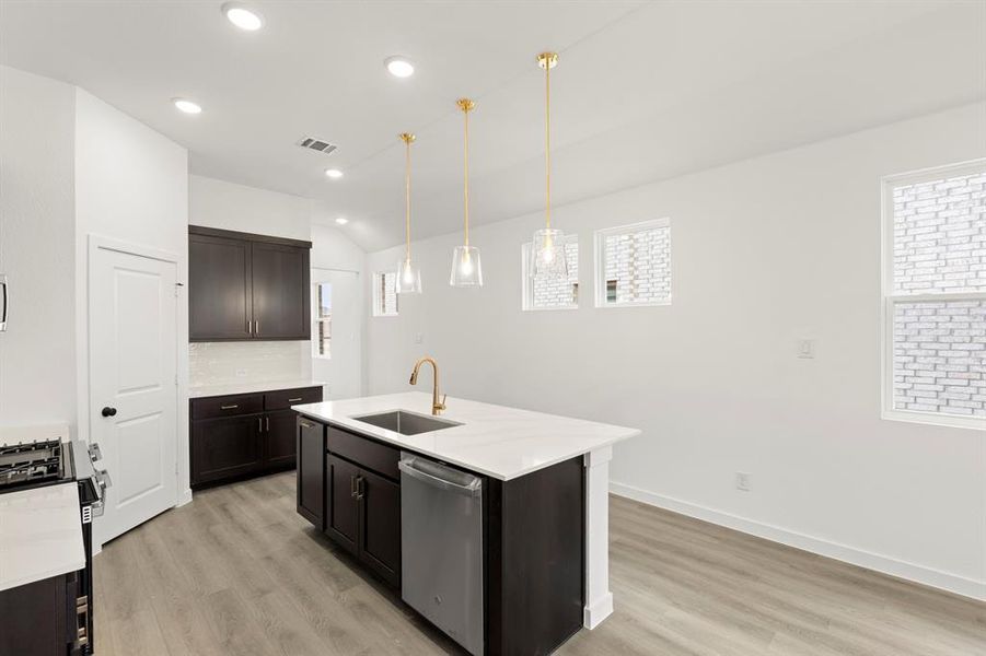 11. 5933 Laurel Lake - Kitchen (3)