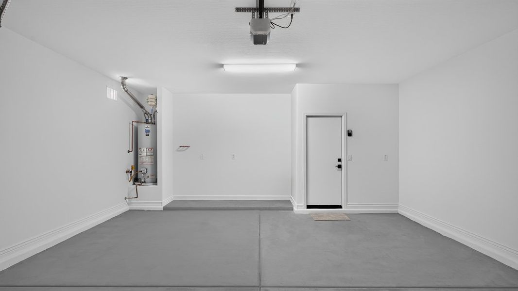 Spacious, unfurnished interior of a new home in Allen Ranches, Litchfield Park (Image 20).