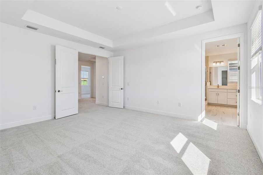 Spacious, unfurnished interior of a new home in Hawkstone, Sarasota (Image 20).