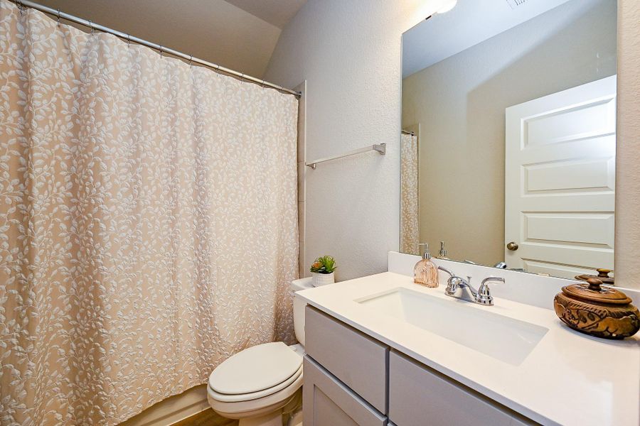 Image 28 of a home in The Grand Prairie 40'. Image 28 of a home in The Grand Prairie 40'.