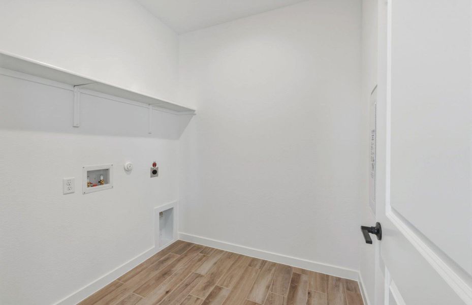 Spacious, unfurnished interior of a new home in Wolf Ranch, Georgetown (Image 16).