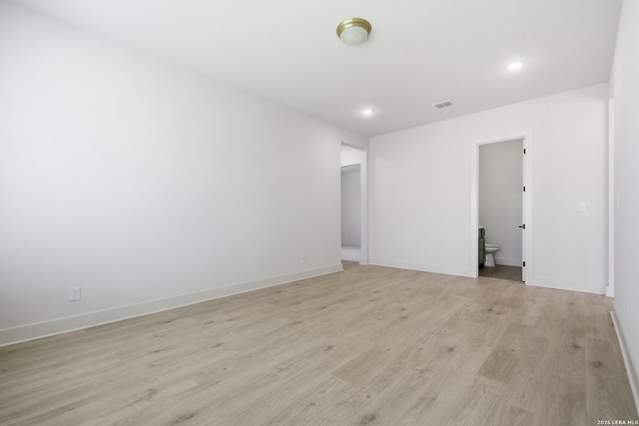Spacious, unfurnished interior of a new home in Shavano Highlands, San Antonio (Image 35). Spacious, unfurnished interior of a new home in Shavano Highlands, San Antonio (Image 35).