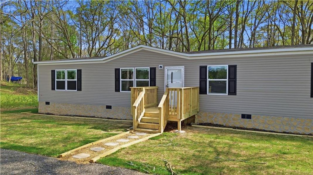 Exterior details and patio area of a home in , Franklin (Image 19).