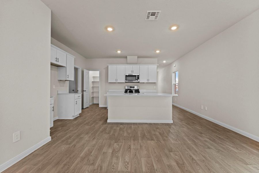 Spacious, unfurnished interior of a new home in Whisper South, San Marcos (Image 14).