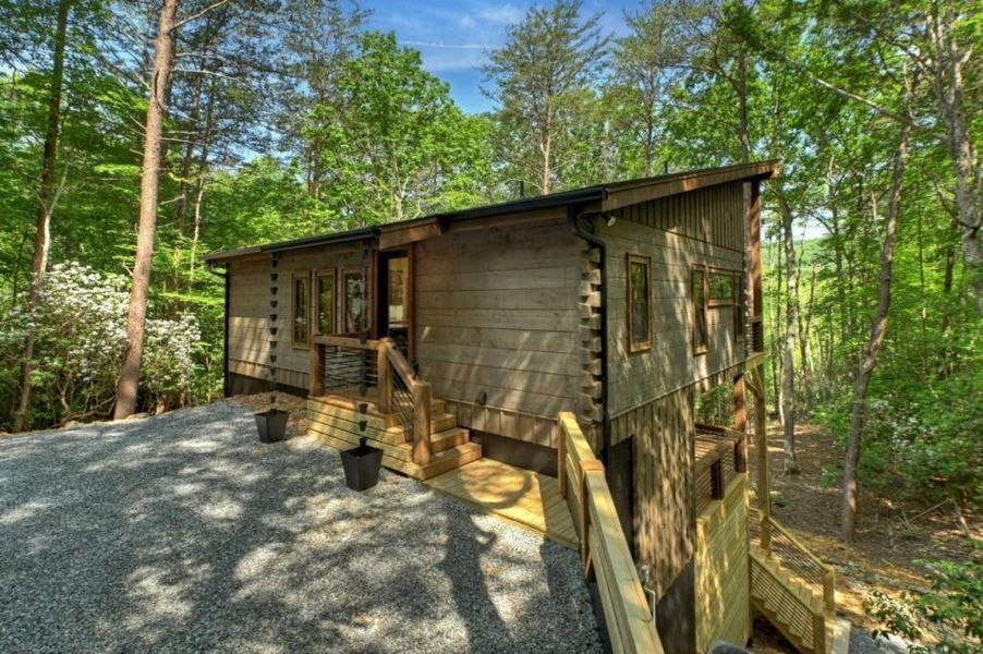 Exterior details and patio area of a home in , Blue Ridge (Image 40).