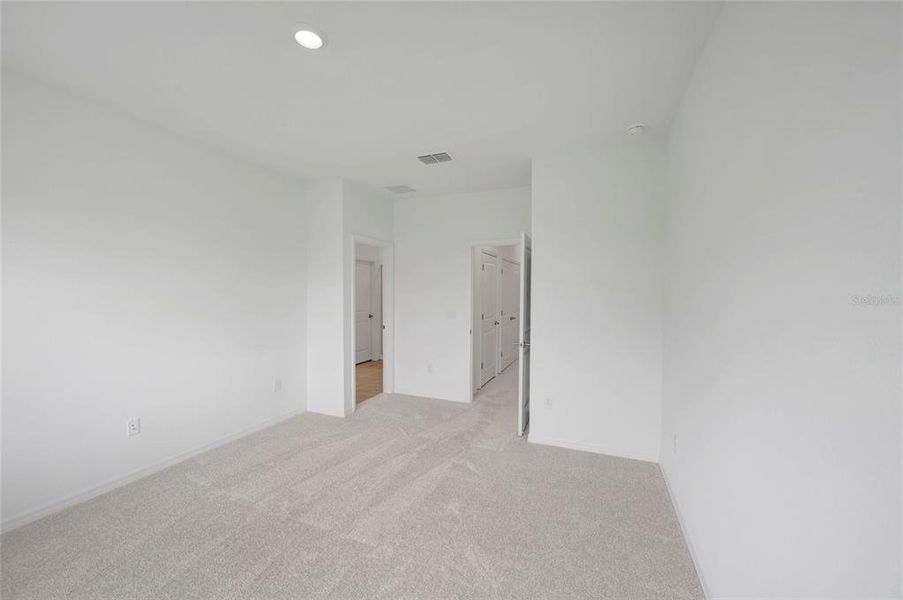 Spacious, unfurnished interior of a new home in , Apollo Beach (Image 9).