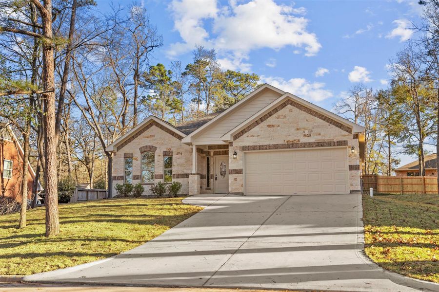 Front exterior of a new home in , Huntsville, TX, highlighting curb appeal (Image 1). Front exterior of a new home in , Huntsville, TX, highlighting curb appeal (Image 1).