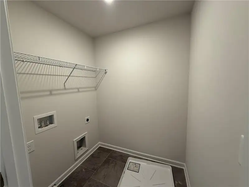 Spacious, unfurnished interior of a new home in Longview Run, Decatur (Image 8).