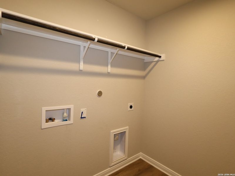 Spacious, unfurnished interior of a new home in Hickory Ridge, Elmendorf (Image 25). Spacious, unfurnished interior of a new home in Hickory Ridge, Elmendorf (Image 25).