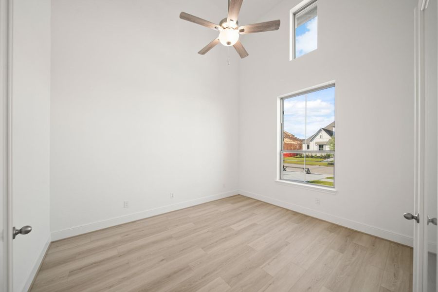 Spacious, unfurnished interior of a new home in Valencia 70', Manvel (Image 22). Spacious, unfurnished interior of a new home in Valencia 70', Manvel (Image 22).