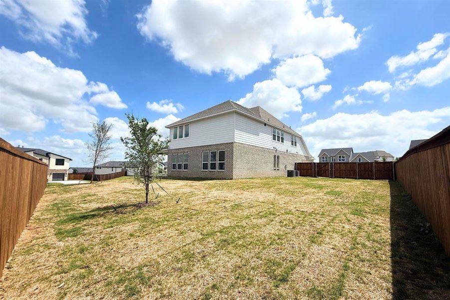 Exterior details and patio area of a home in Sweetgrass, Haslet (Image 4).