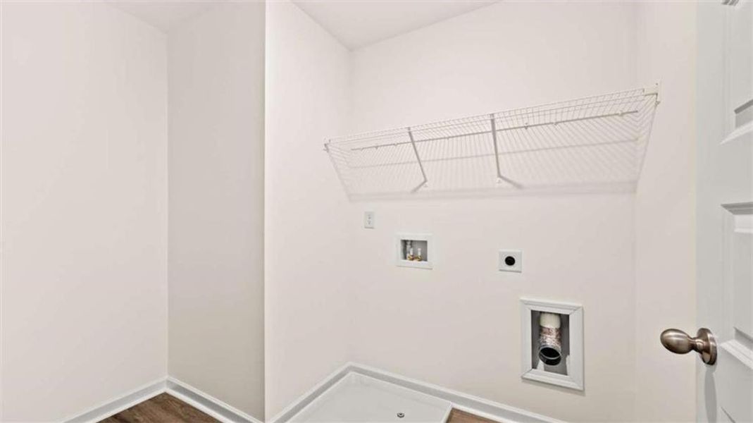 Spacious, unfurnished interior of a new home in Inverness at Sugarloaf, Lawrenceville (Image 16).