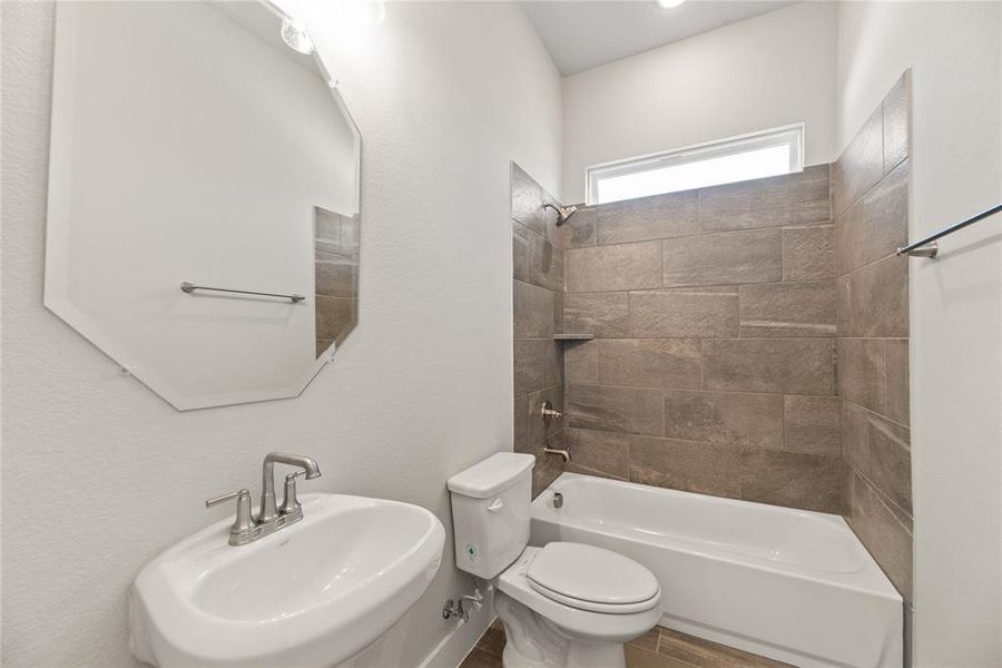 Furnished interior view inside a new home in Crystal Springs Estates, Alvarado (Image 6).