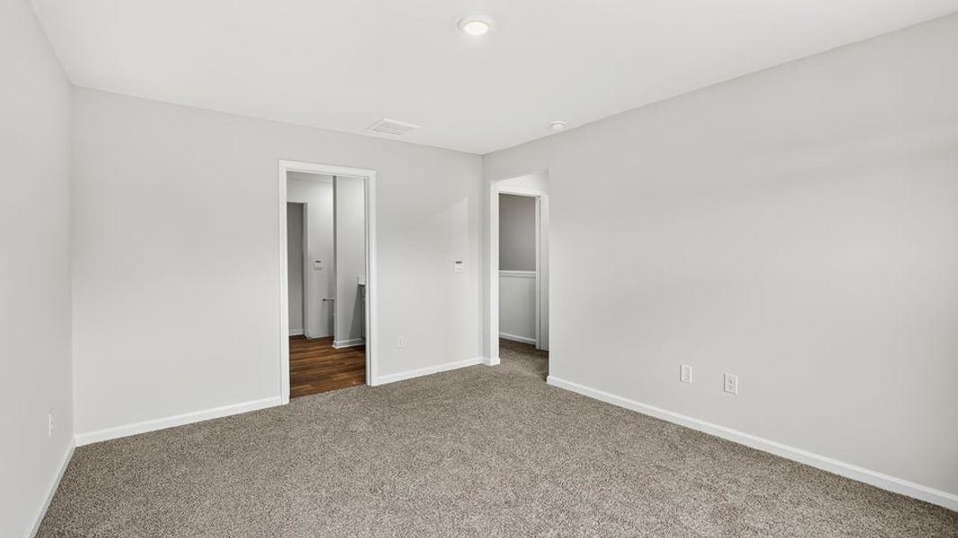 Spacious, unfurnished interior of a new home in Tanglewood Townes, Greenville (Image 32).