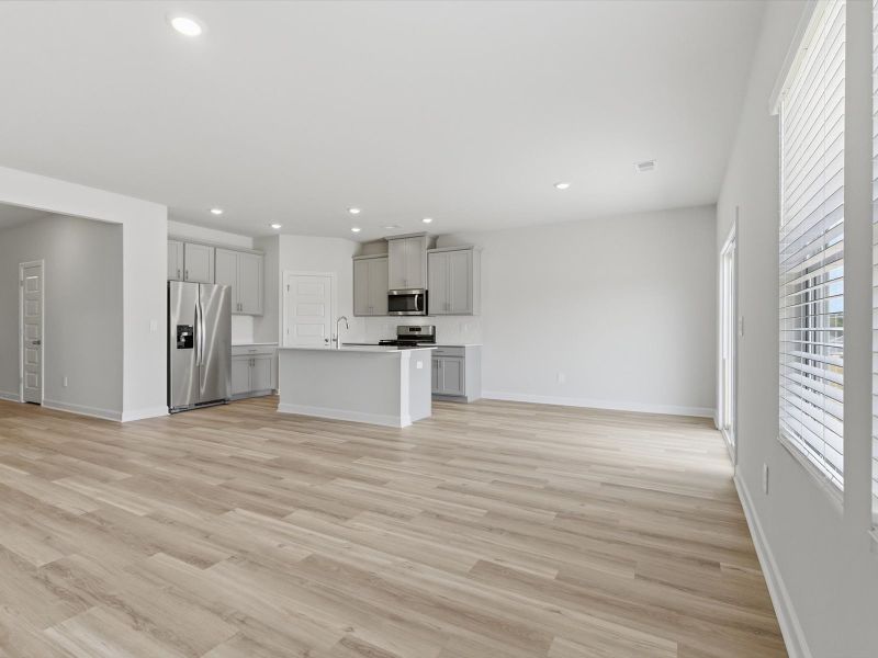 Spacious, unfurnished interior of a new home in Holland Park, Spartanburg (Image 11).