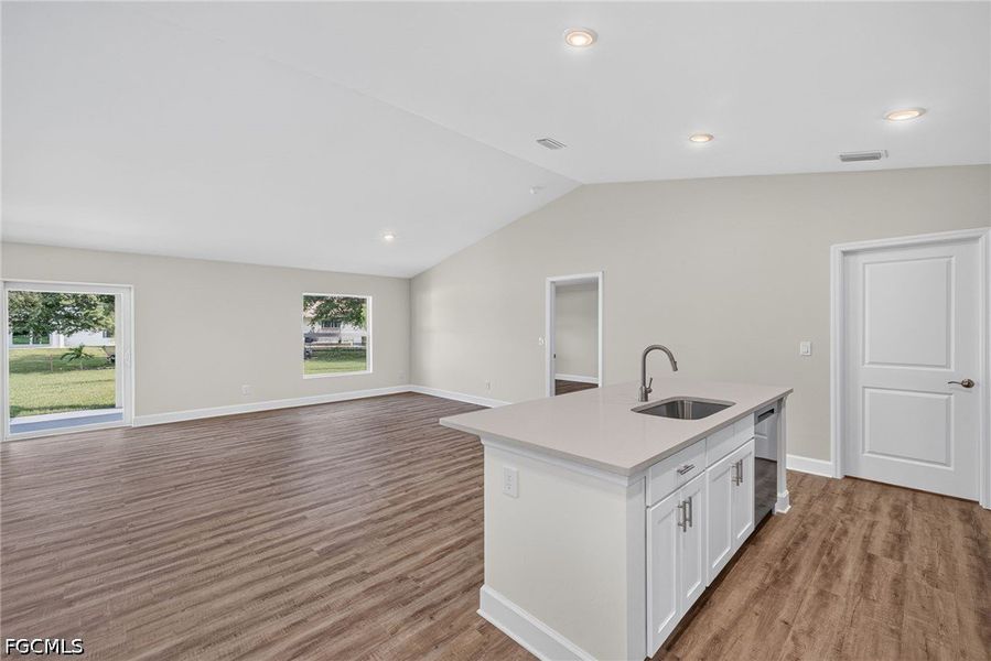 Spacious, unfurnished interior of a new home in Cape Coral, Cape Coral (Image 23).
