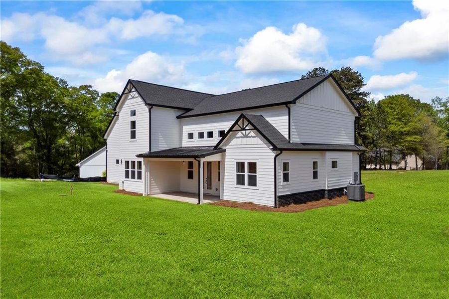 Exterior details and patio area of a home in , Athens (Image 26).