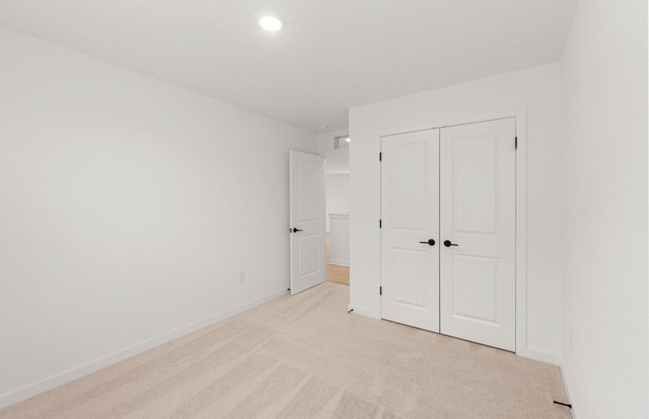 Spacious, unfurnished interior of a new home in Sunfield, Buda (Image 23).