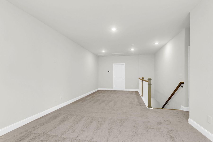 Spacious, unfurnished interior of a new home in Tidewater at Lakes of Cane Bay, Summerville (Image 40).