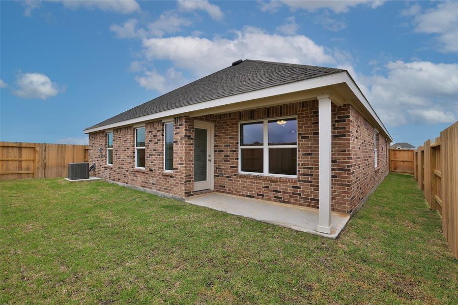 Exterior details and patio area of a home in River Ranch, Dayton (Image 4).