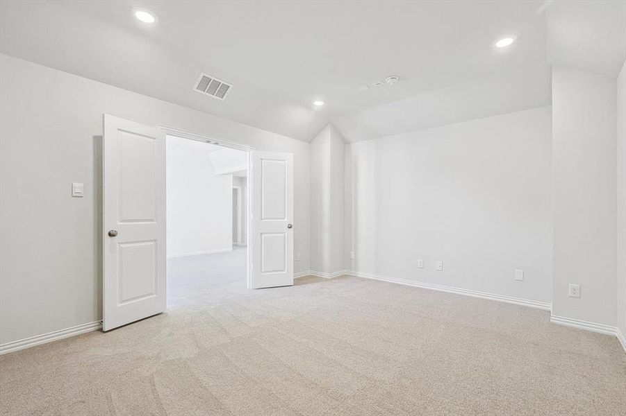 Spacious, unfurnished interior of a new home in , Argyle (Image 30).
