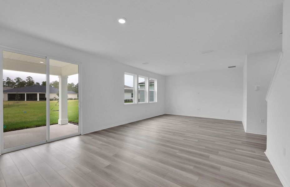 Spacious, unfurnished interior of a new home in Hyland Trail, Green Cove Springs (Image 18).