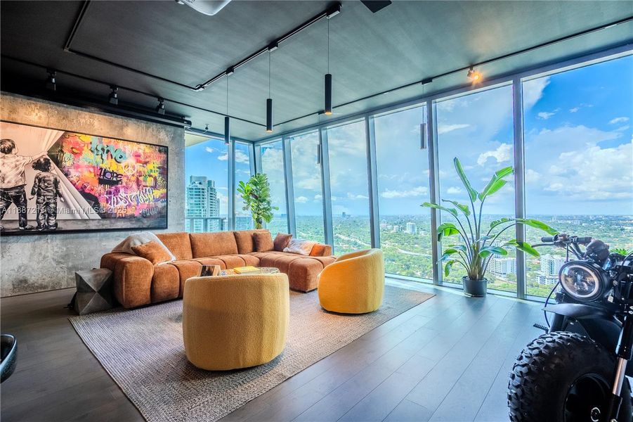 Community amenities in , Miami (Image 13).