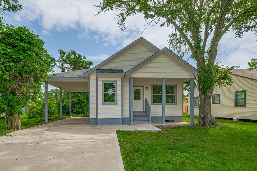 Charming home with a convenient covered carport. Charming home with a convenient covered carport.