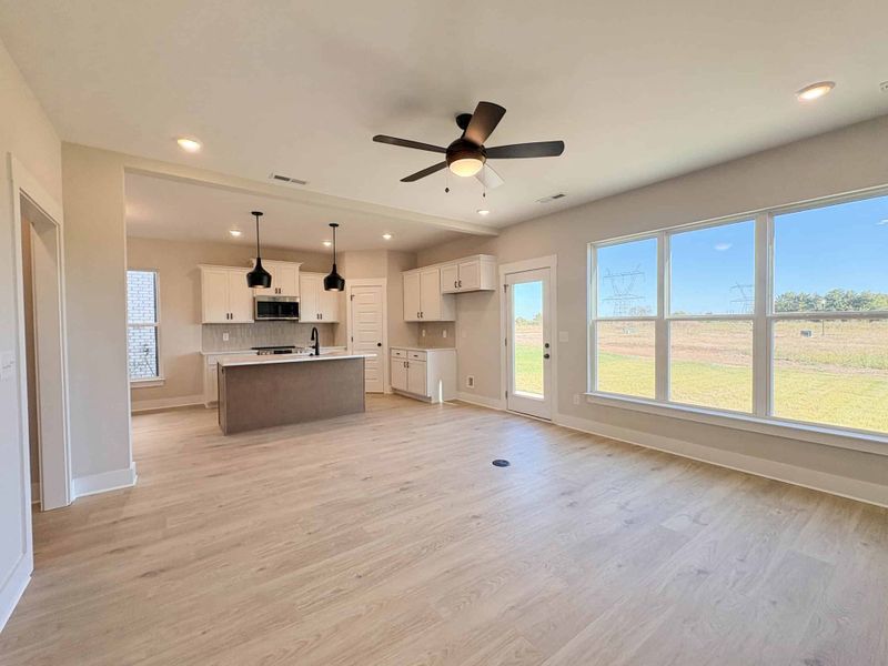 Spacious, unfurnished interior of a new home in , Gallatin (Image 7).