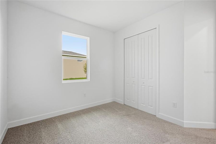 Spacious, unfurnished interior of a new home in Glen Lakes, Weeki Wachee (Image 24).