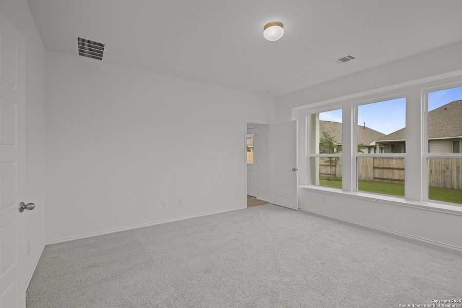 Spacious, unfurnished interior of a new home in Stillwater Ranch, San Antonio (Image 22).
