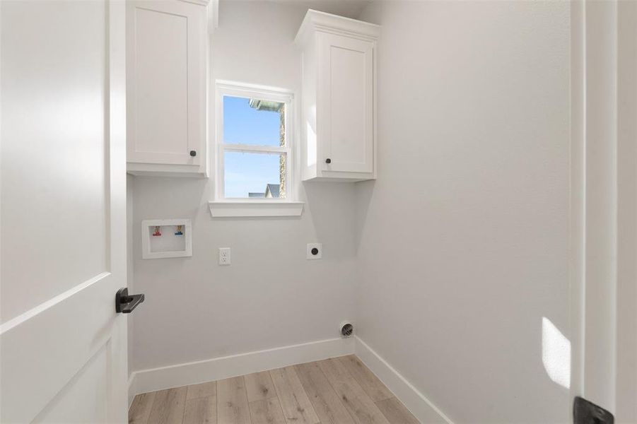 Spacious, unfurnished interior of a new home in , Mabank (Image 26). Spacious, unfurnished interior of a new home in , Mabank (Image 26).