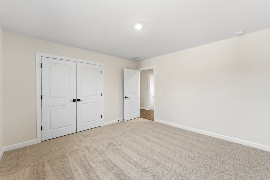 Spacious, unfurnished interior of a new home in Bens Crossing, Woodruff (Image 43).