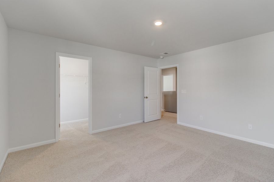 Spacious, unfurnished interior of a new home in Bluefield, Lexington (Image 27). Spacious, unfurnished interior of a new home in Bluefield, Lexington (Image 27).