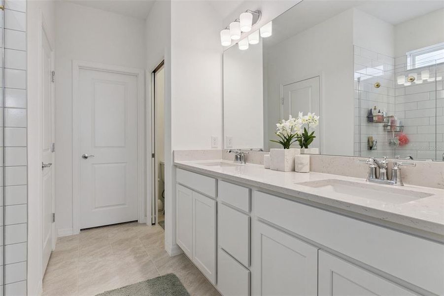 Furnished interior view inside a new home in , Lake Alfred (Image 24).