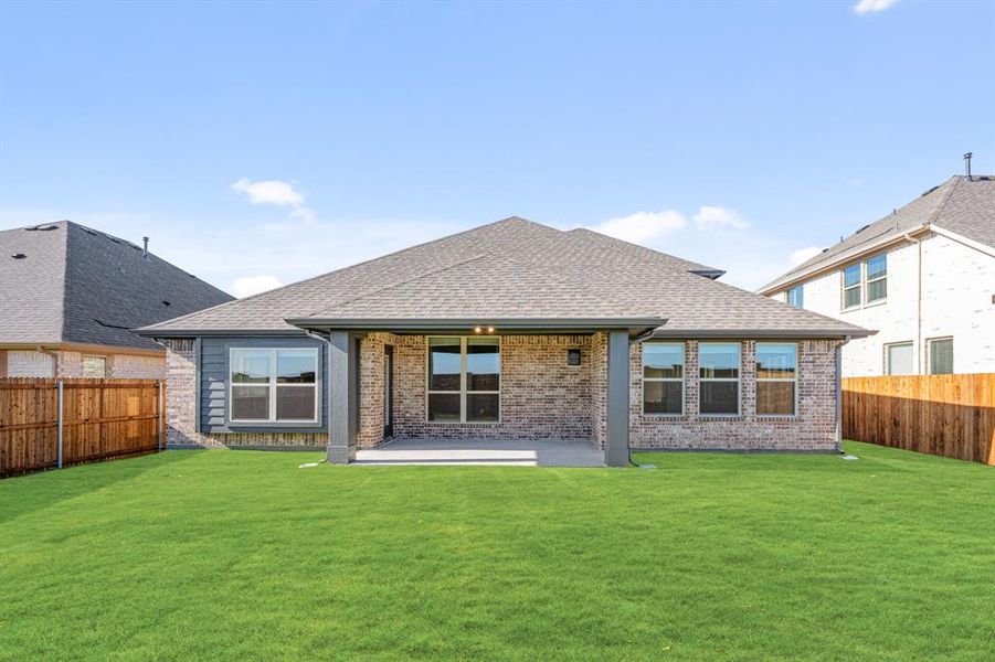 Exterior details and patio area of a home in Sonoma Verde, McLendon-Chisholm (Image 3).
