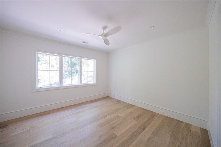 Spacious, unfurnished interior of a new home in Blue Heron Walk, Atlanta (Image 15).