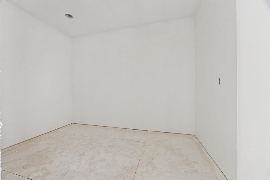 Spacious, unfurnished interior of a new home in , Houston (Image 6).