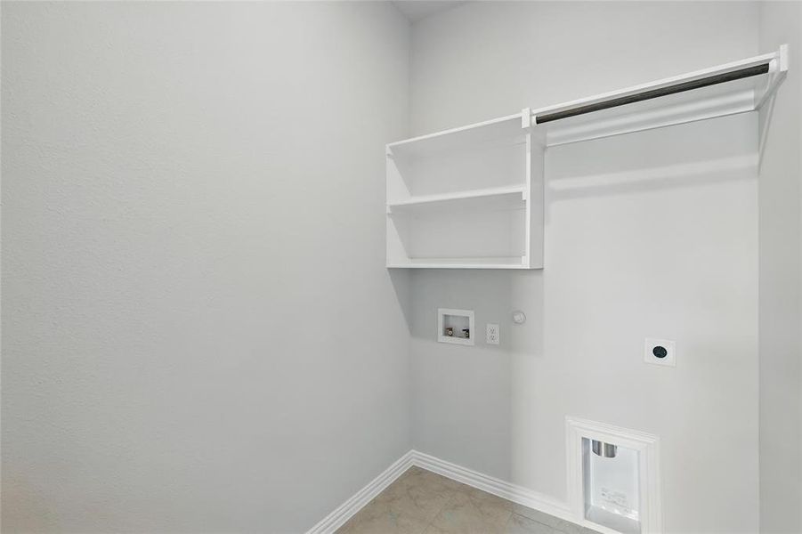 Laundry room with electric dryer hookup, hookup for a washing machine, hookup for a gas dryer, and baseboards