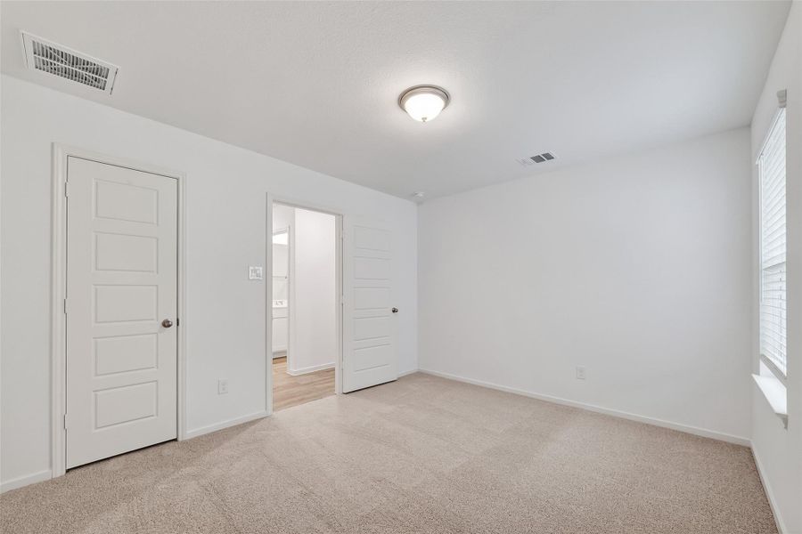 Spacious, unfurnished interior of a new home in Rollingbrook Estates, Baytown (Image 39).