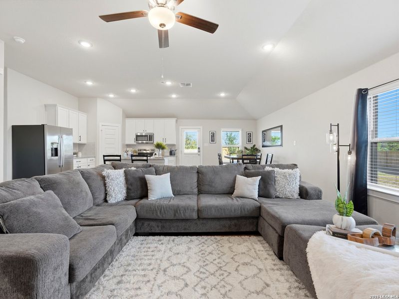 Furnished interior view inside a new home in Summer Hills, Atascosa (Image 17).