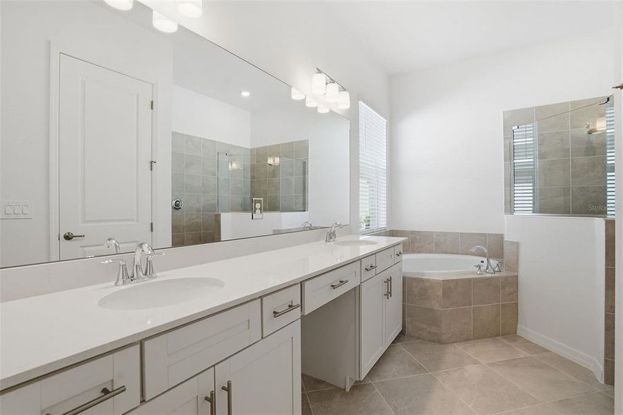 Furnished interior view inside a new home in Wellen Park Golf & Country Club, Venice (Image 8). Furnished interior view inside a new home in Wellen Park Golf & Country Club, Venice (Image 8).