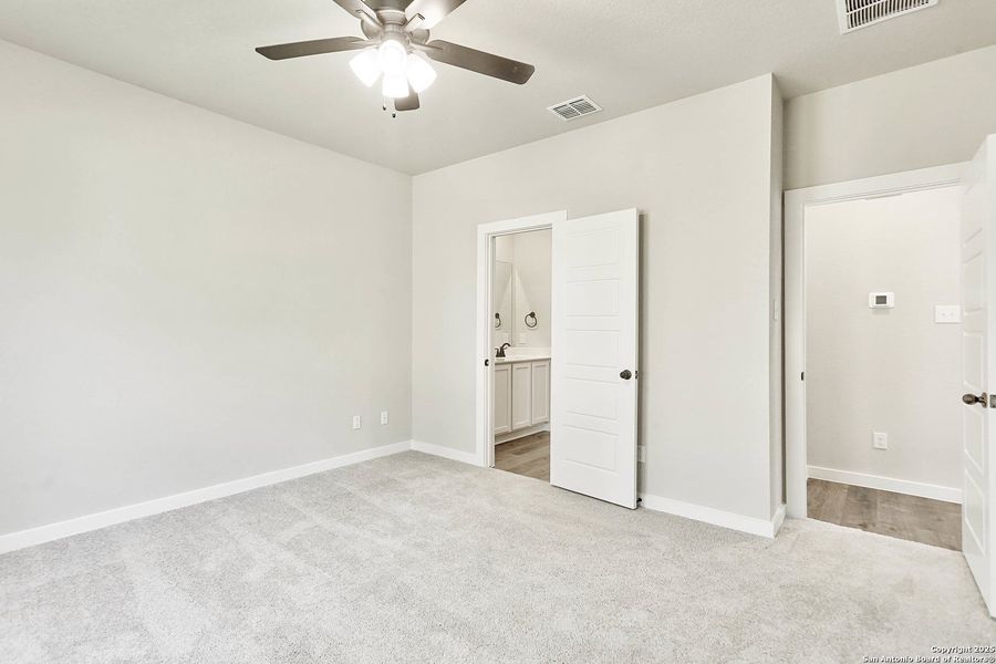 Spacious, unfurnished interior of a new home in Fairway Crossing 40s, San Antonio (Image 30). Spacious, unfurnished interior of a new home in Fairway Crossing 40s, San Antonio (Image 30).