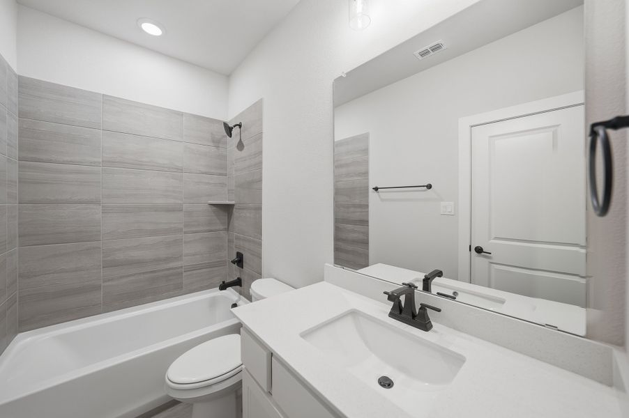 Furnished interior view inside a new home in Quail Hollow, Rockwall (Image 11).