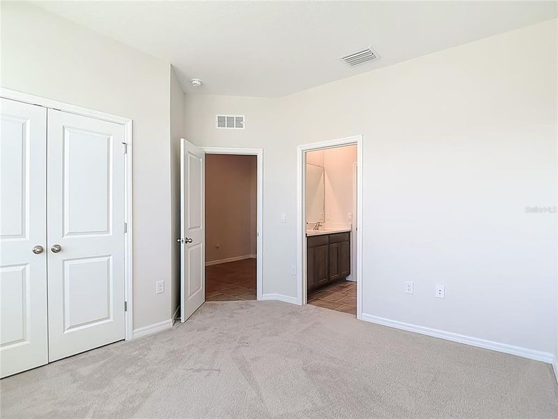 Spacious, unfurnished interior of a new home in Mirada, San Antonio (Image 25).