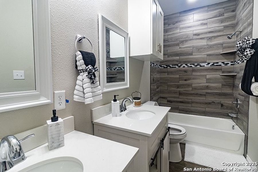 Furnished interior view inside a new home in , Bryan (Image 10).